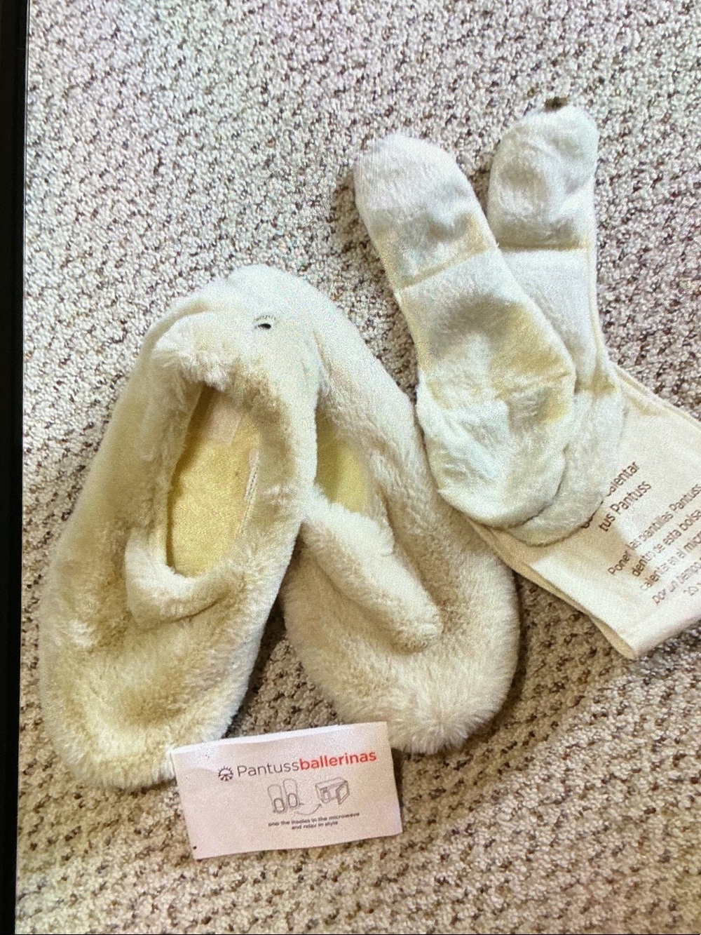 PantussCozy Cream Fuzzy Ballerinas. Size M (8/9)
NWOT